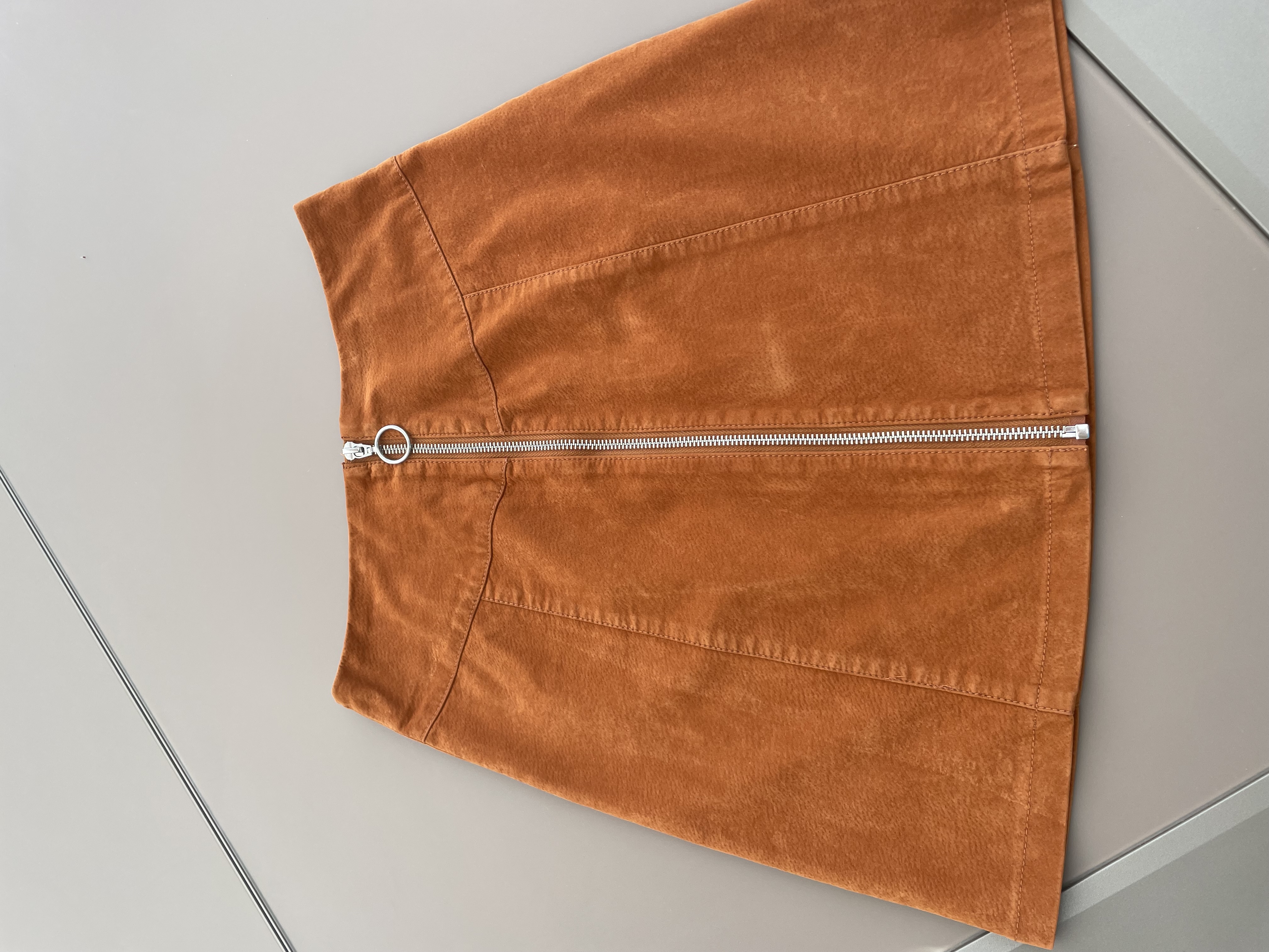 Très joli jupe aspect daim Couleur terracotta
