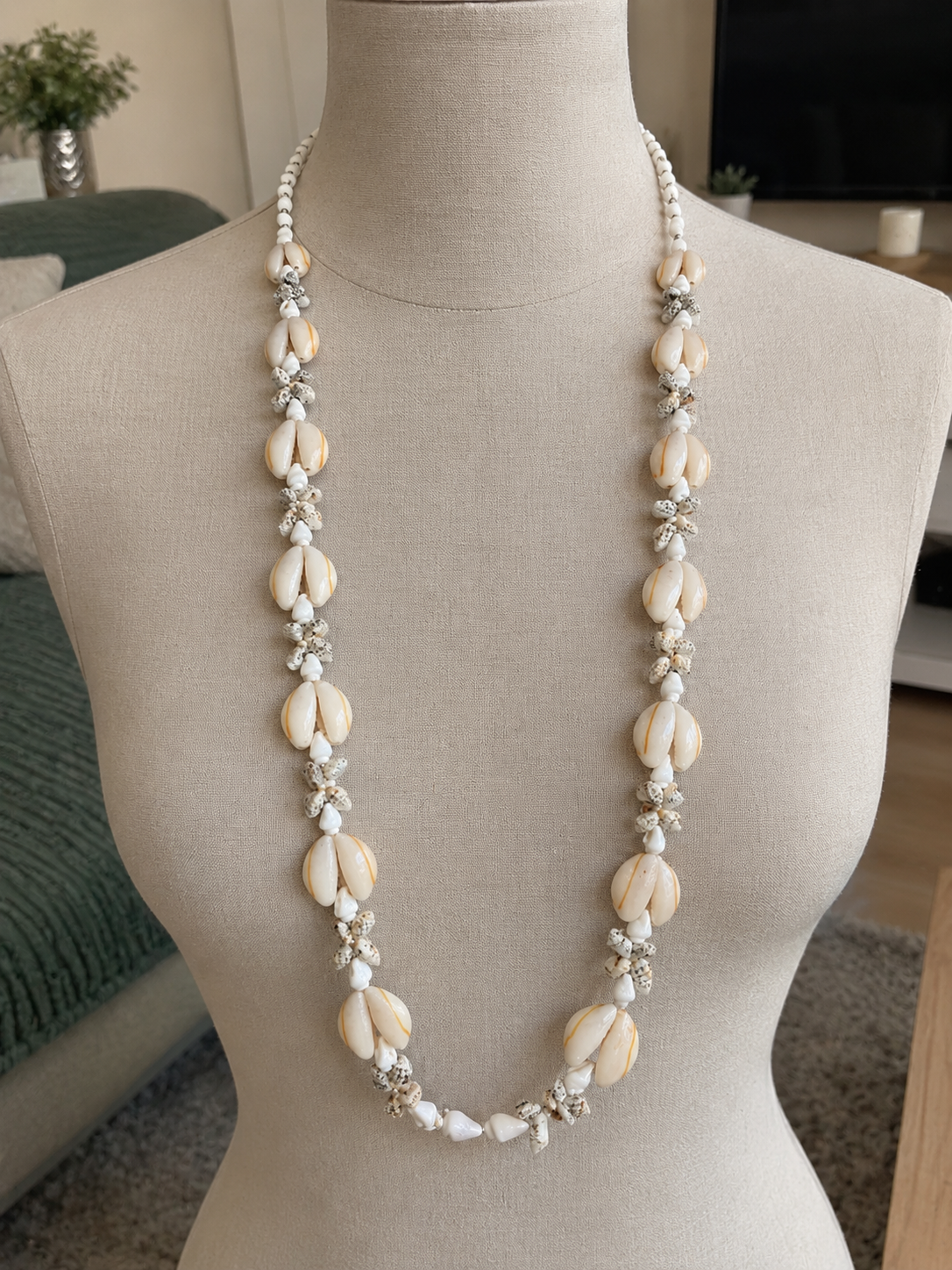 Collier long en coquillages de Tahiti – style bohème