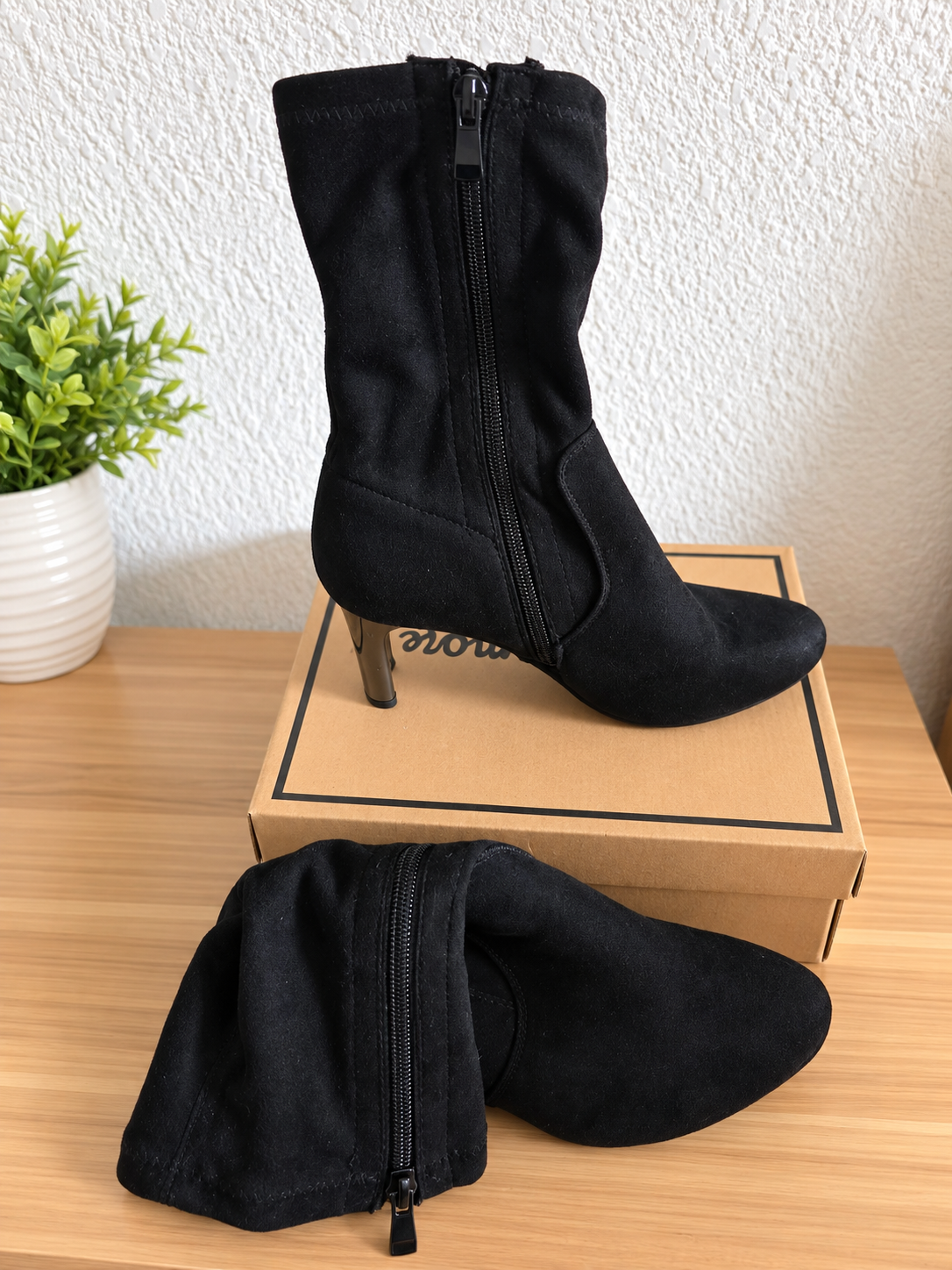 Bottines noires à talon taille 37 – Neuves 